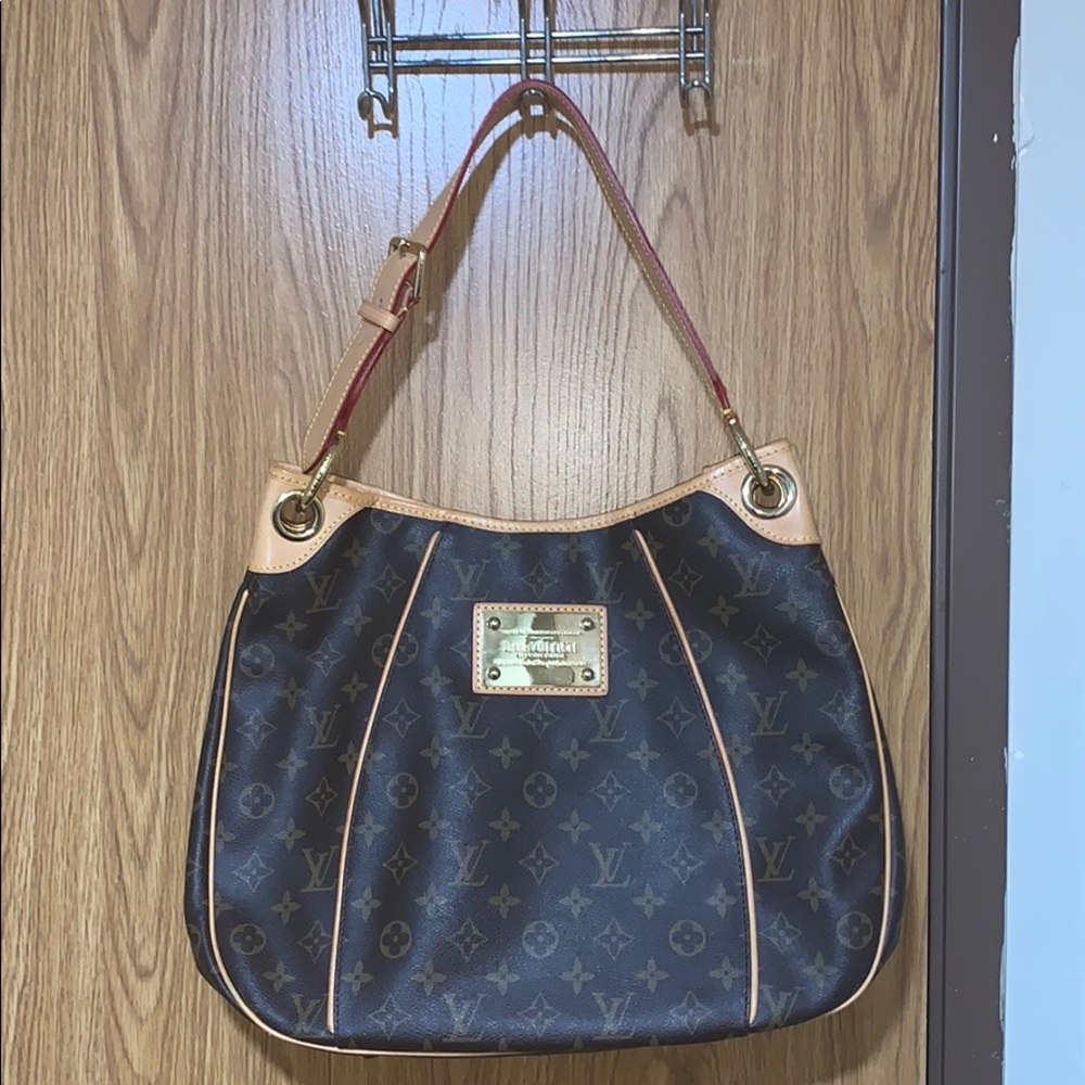 LOUIS VUITTON BAG